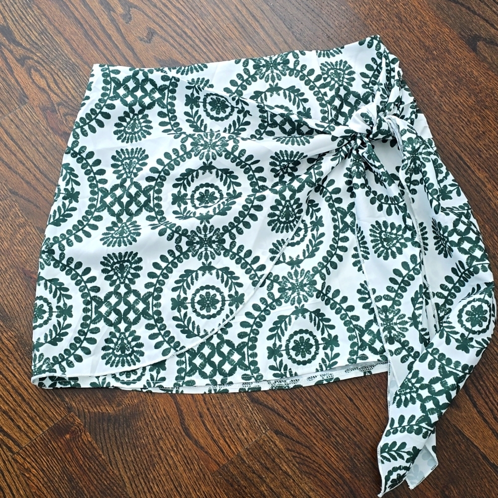 Medium, Green Mini-Skirt